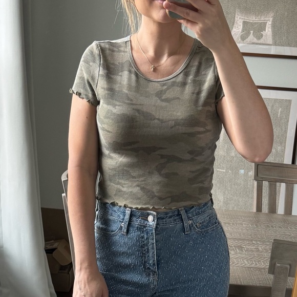 Girly Ruffle Sleeve & Waist Camo Print Women's Crop Top Baby Tee - Picture 5 of 14